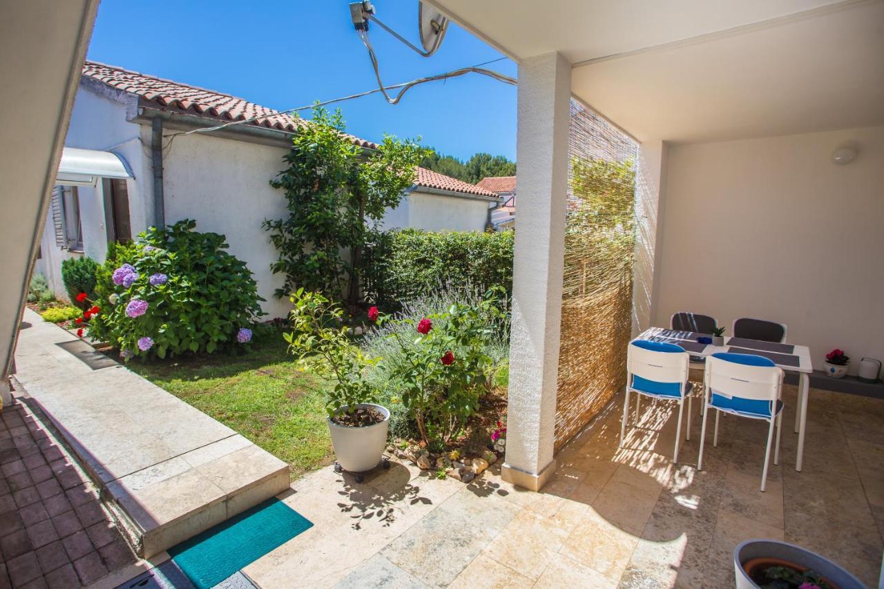 Apartment Rosse Porec Esterno foto