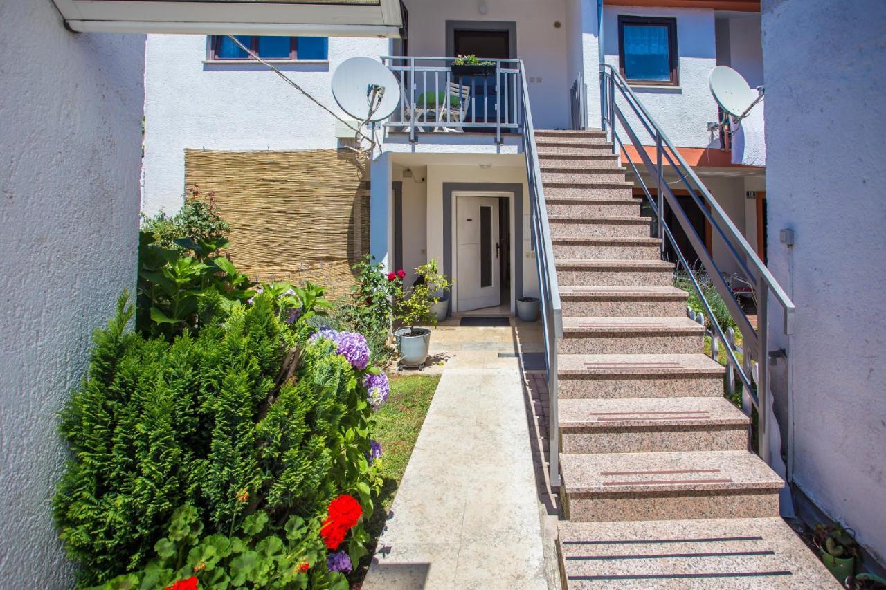 Apartment Rosse Porec Esterno foto