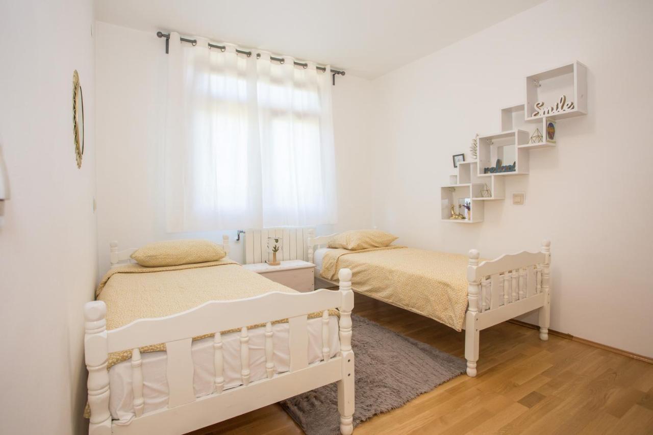 Apartment Rosse Porec Esterno foto