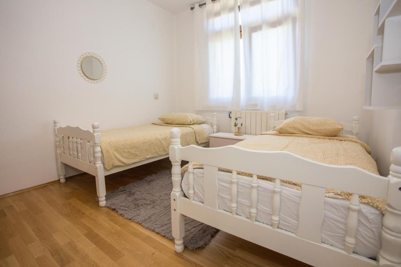 Apartment Rosse Porec Esterno foto