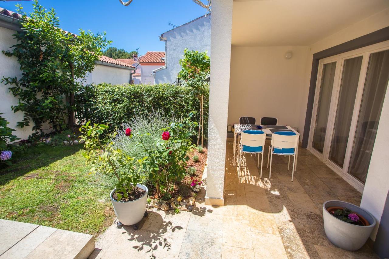 Apartment Rosse Porec Esterno foto